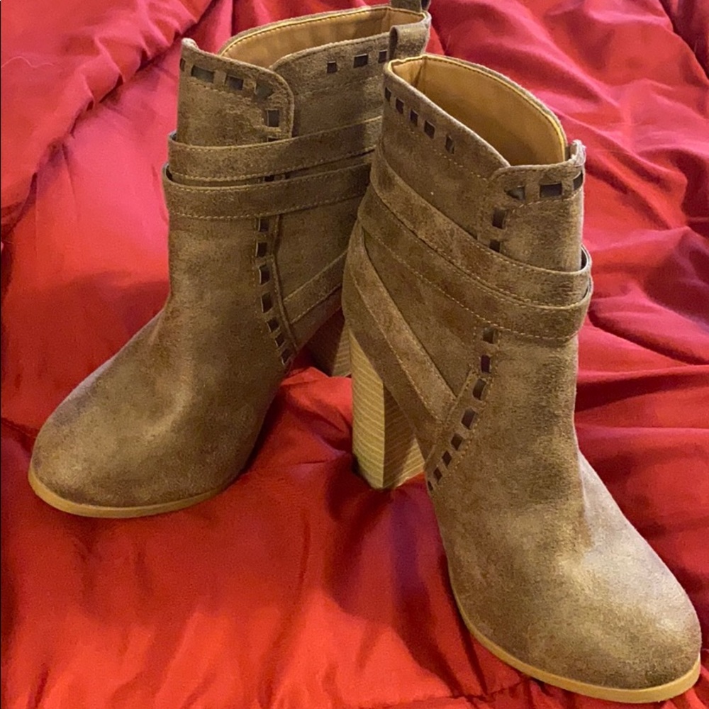 Venus booties